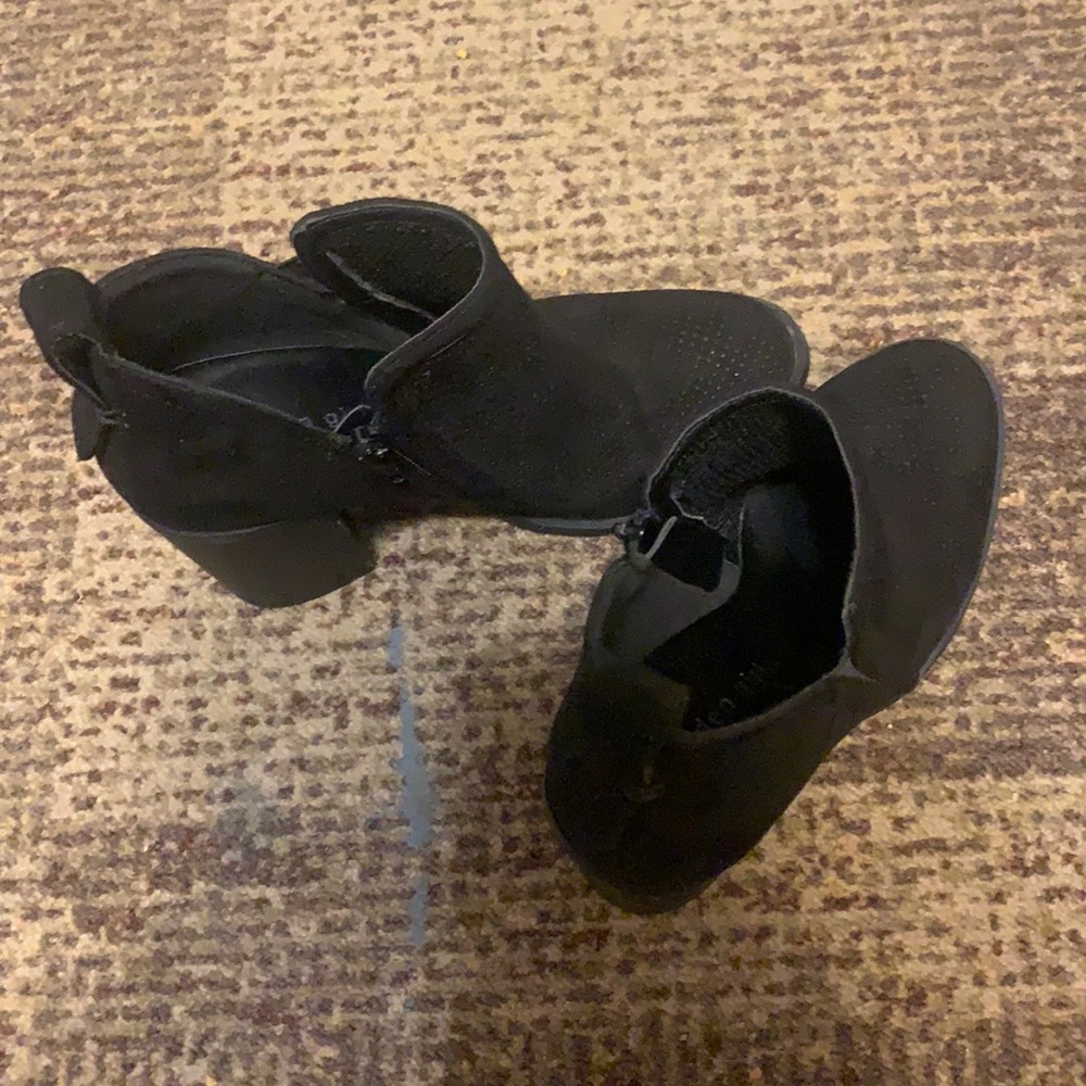 Black madden girl heeled booties